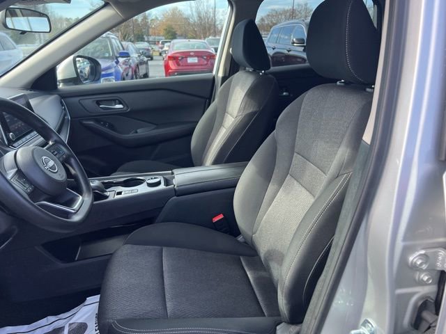 Used 2024 Nissan Rogue SV image 9