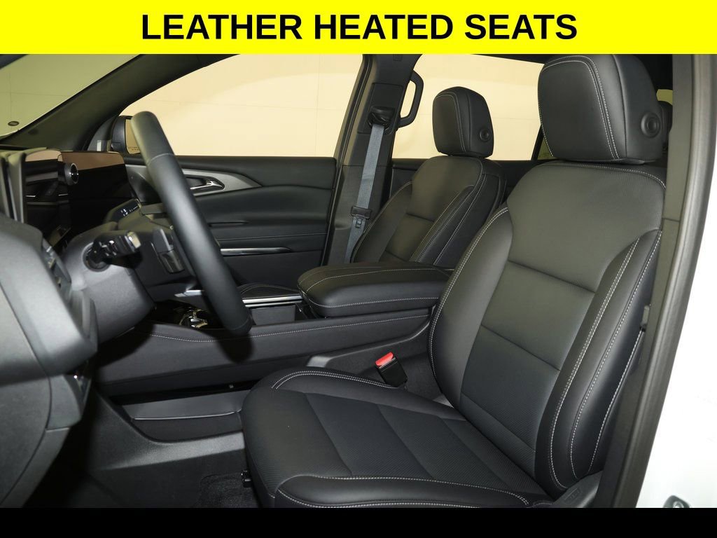 Used 2025 Chevrolet Traverse LT AWD/4WD image 3