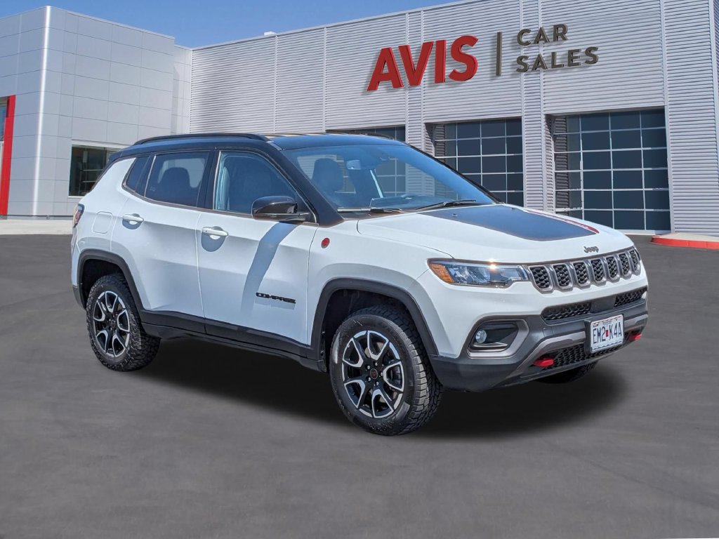 Used 2025 Jeep Compass Trailhawk AWD/4WD image 3