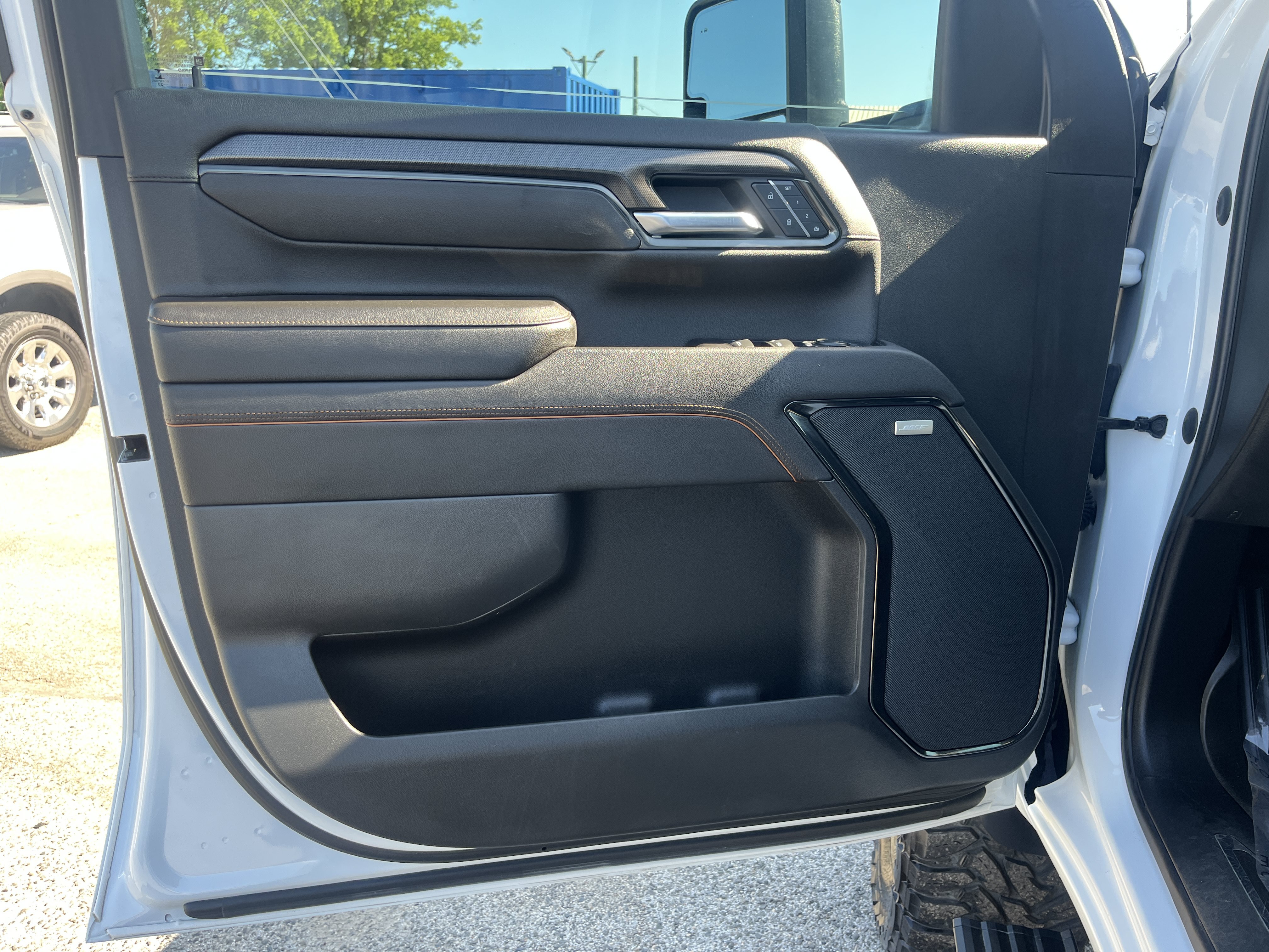 Used 2024 GMC Sierra 2500 AT4 w/ AT4 Premium Plus Package AWD/4WD image 13