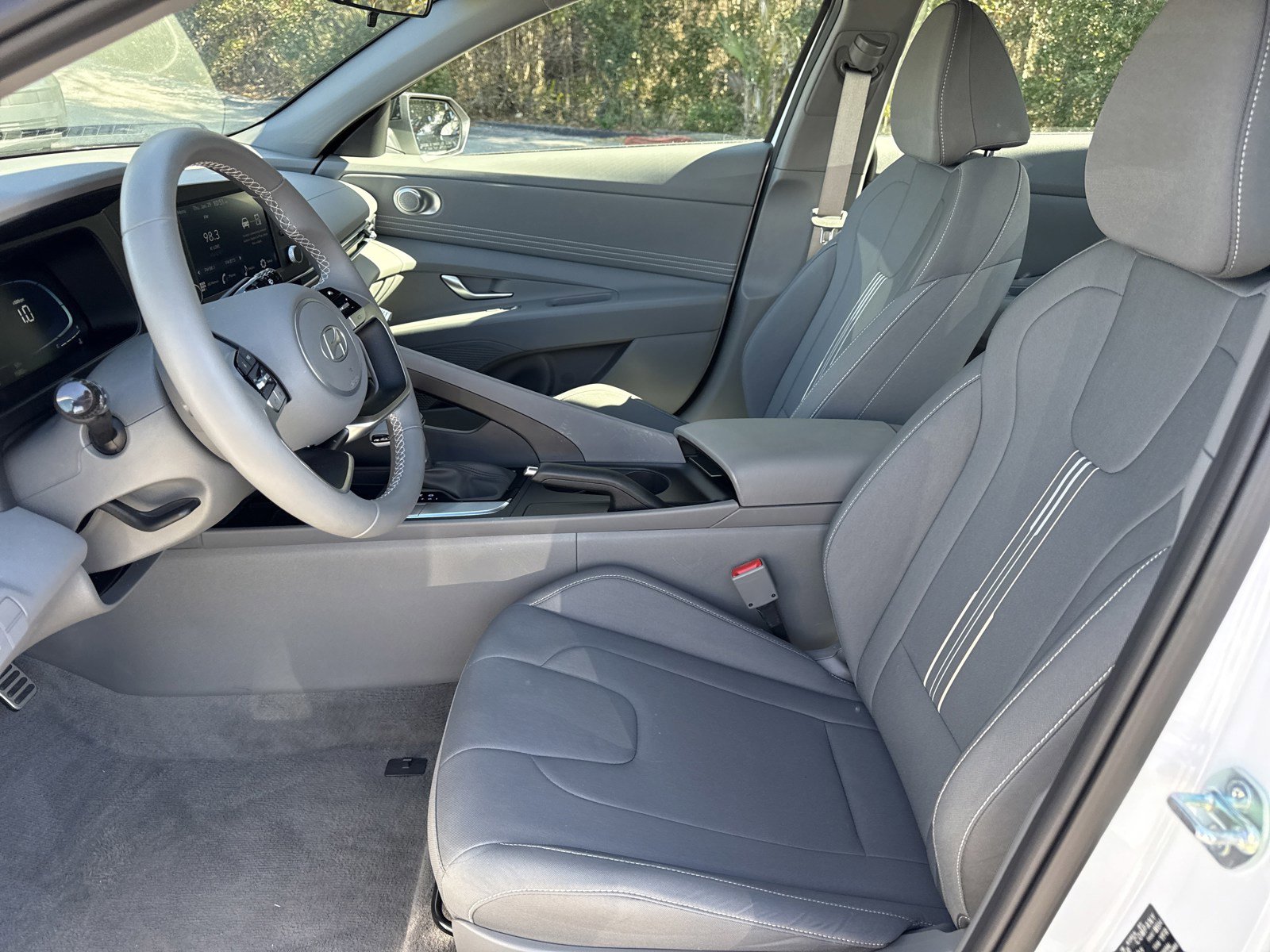 Certified 2025 Hyundai Elantra Sport image 11
