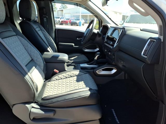 Used 2025 Nissan Frontier SV w/ SV Convenience Package RWD image 17