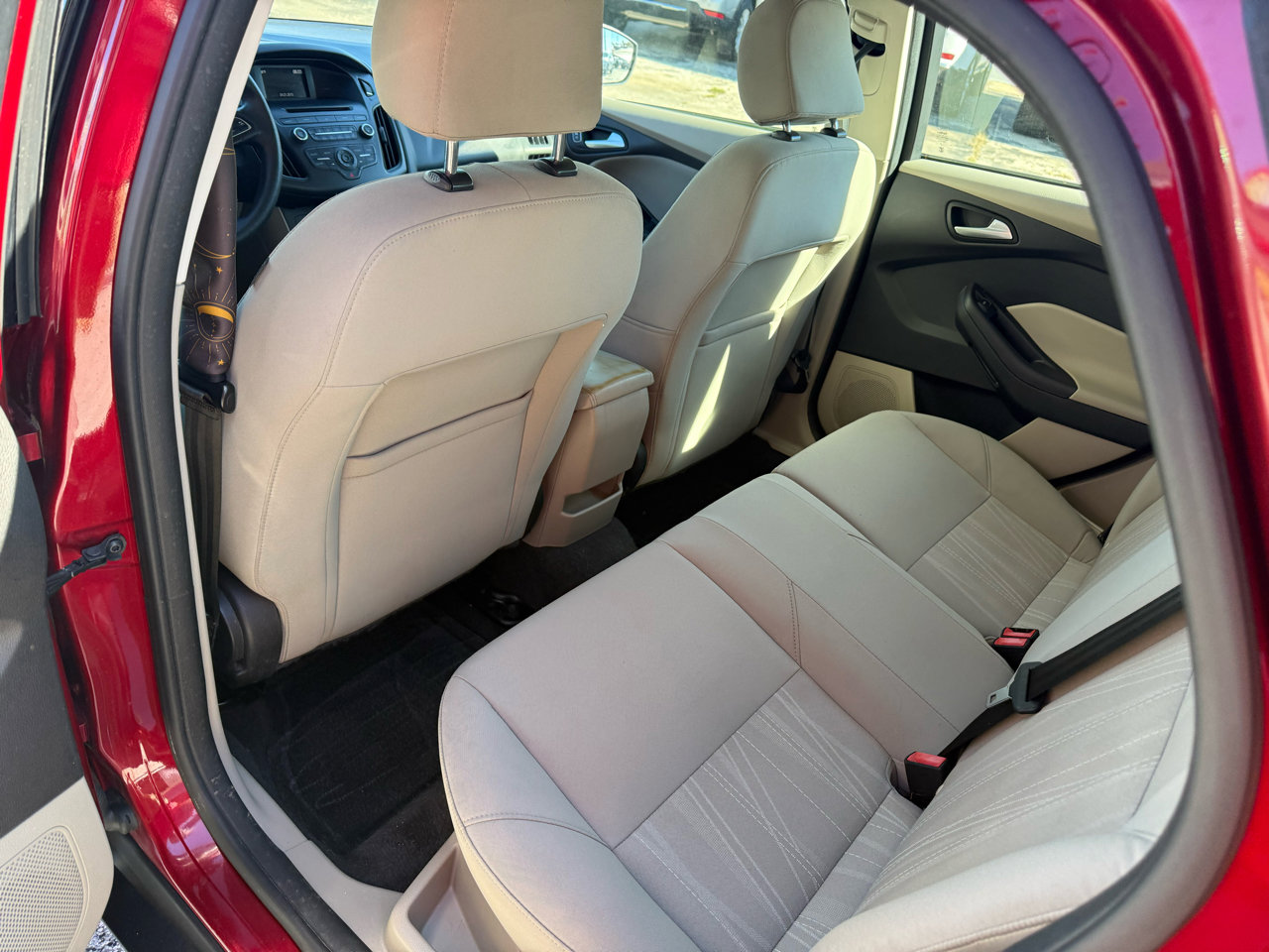 Used 2015 Ford Focus SE image 9