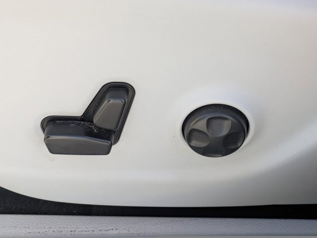 Used 2019 Jeep Cherokee Limited image 18