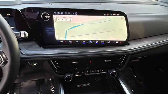 Used 2025 Chevrolet Suburban Z71 w/ Comfort Package image 26