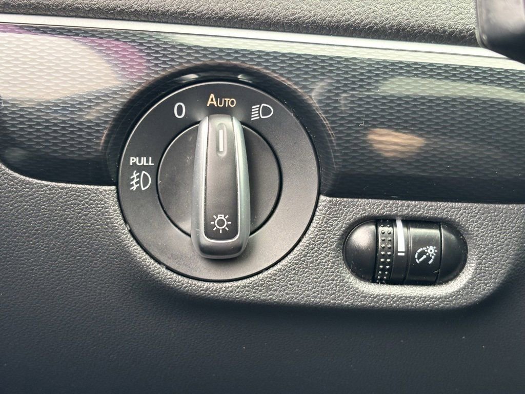 Used 2016 Volkswagen Jetta SEL image 20