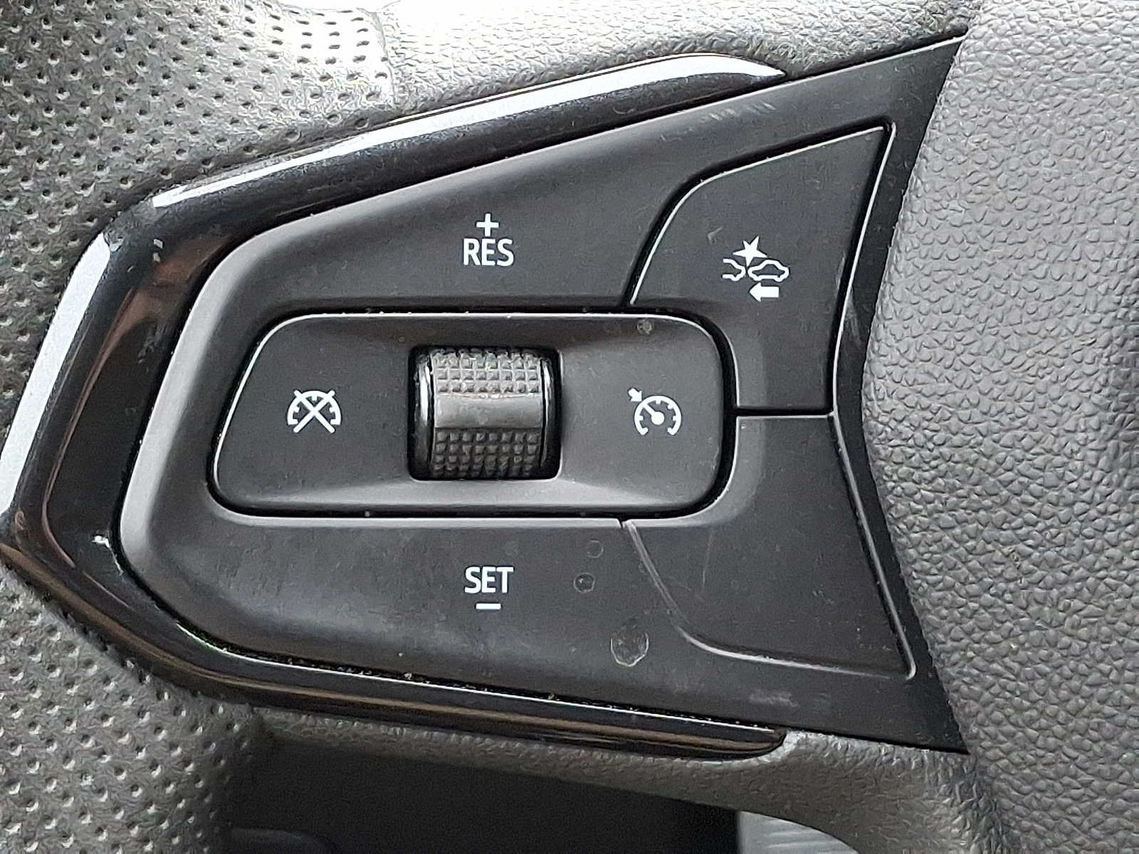 Used 2024 Chevrolet Trax LT FWD image 21