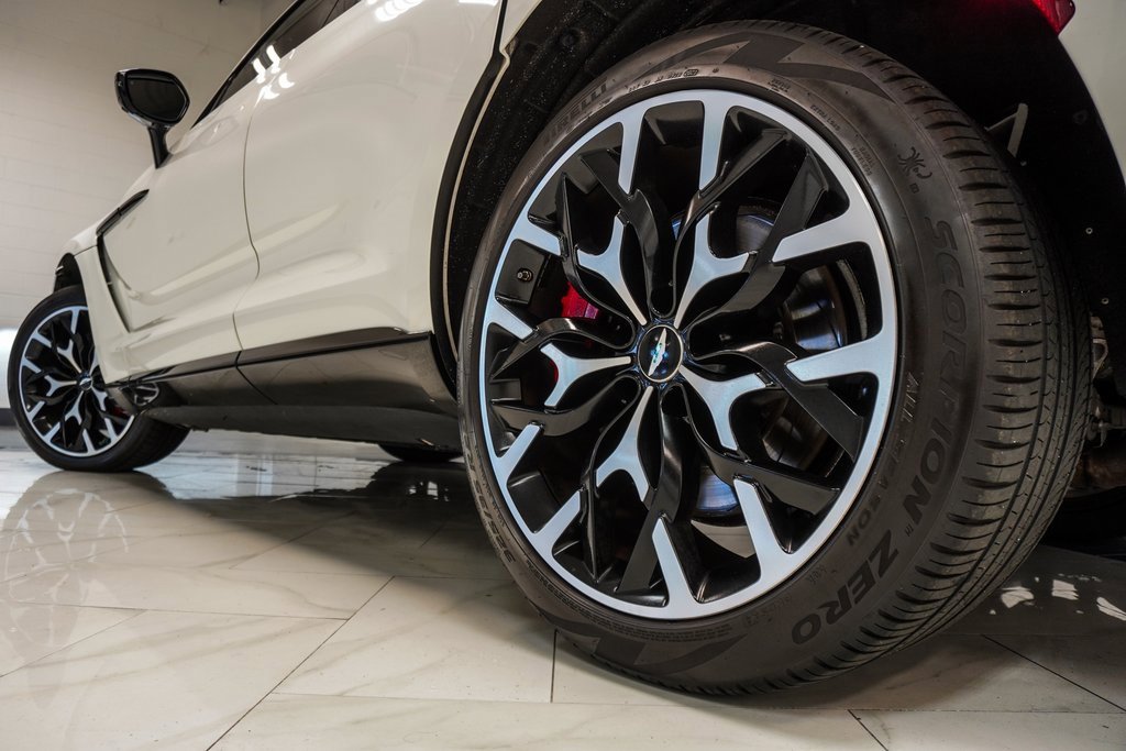 Used 2021 Aston Martin DBX image 10