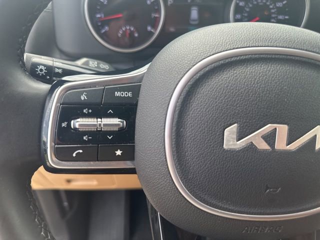 Used 2022 Kia Carnival LX FWD image 18