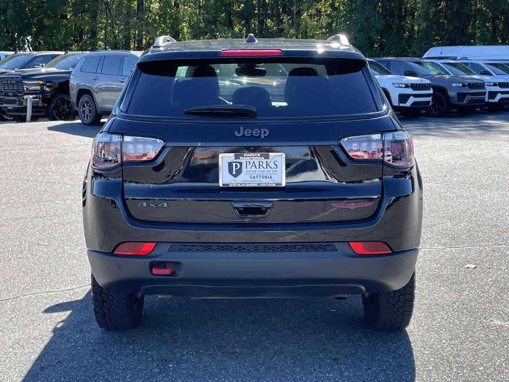 Used 2025 Jeep Compass Trailhawk AWD/4WD image 8