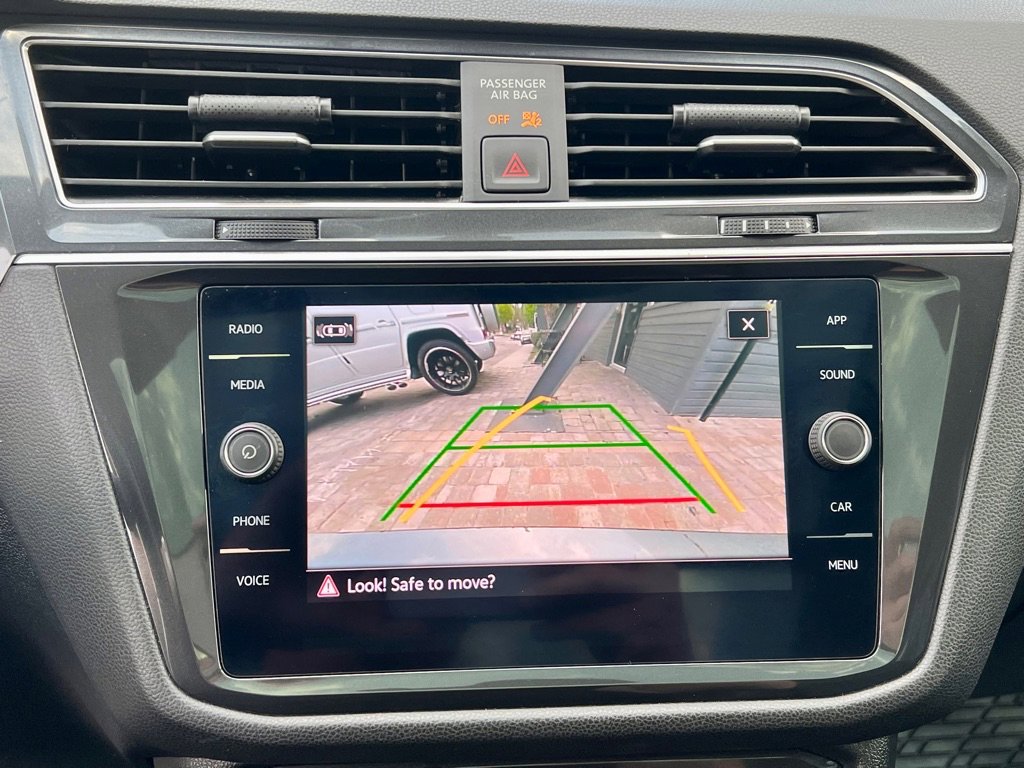Used 2021 Volkswagen Tiguan SE w/ Panoramic Sunroof Package FWD image 17