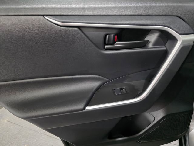 Used 2025 Toyota RAV4 LE AWD/4WD image 11