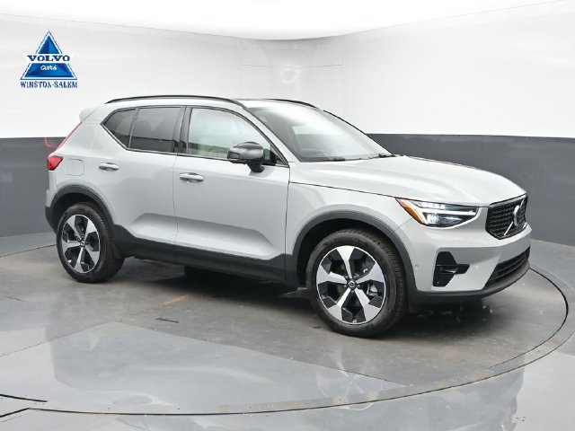 Used 2026 Volvo XC40 B5 Plus AWD/4WD image 1