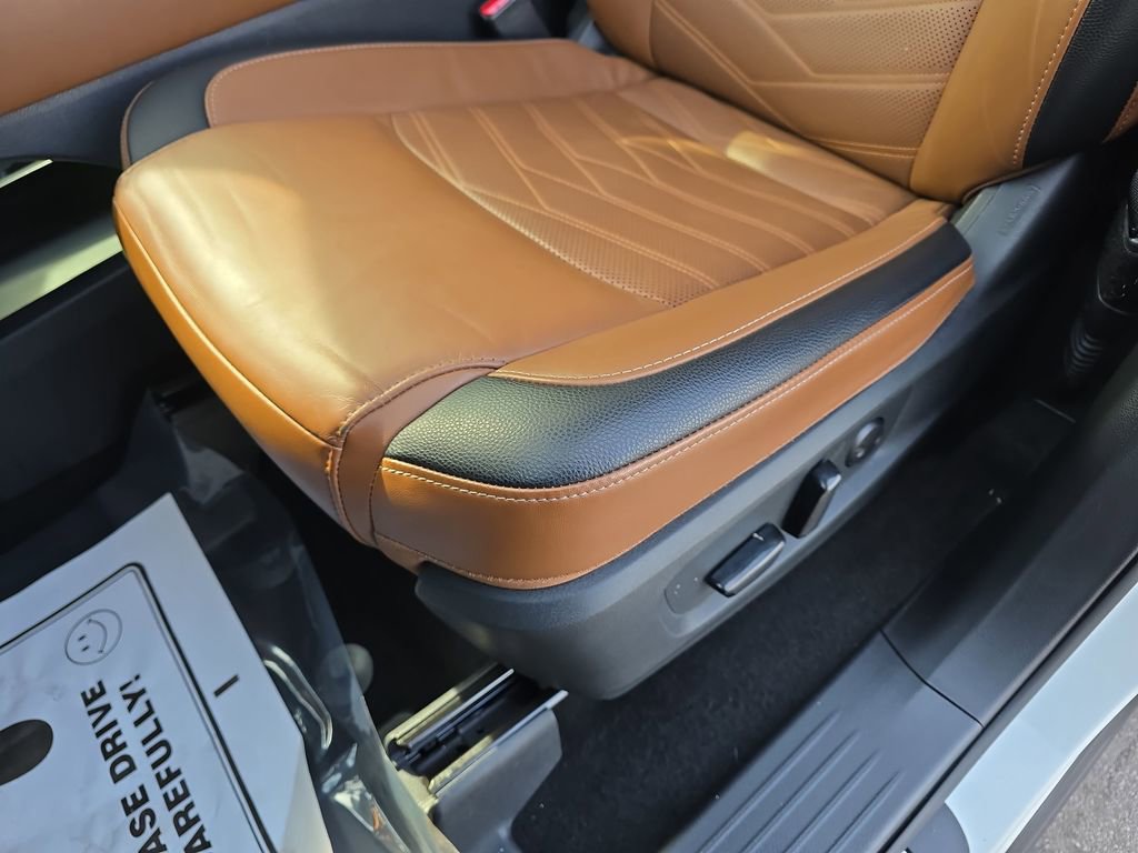 Used 2024 Nissan Pathfinder Platinum w/ Black Appearance Package image 34
