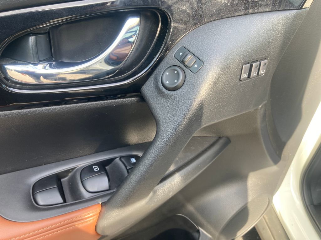Used 2017 Nissan Rogue SL w/ SL Premium Package image 14