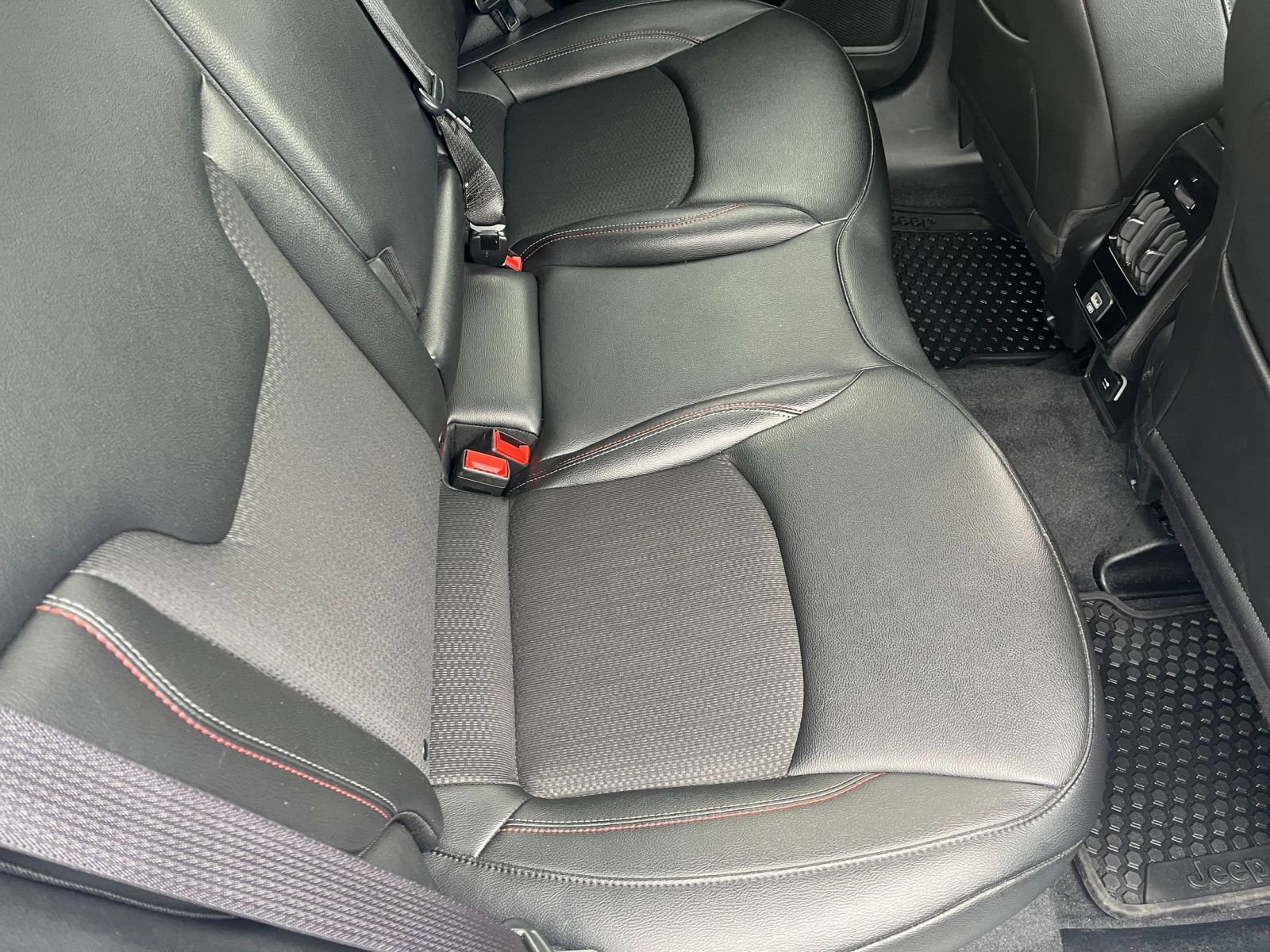 Used 2025 Jeep Compass Trailhawk image 38