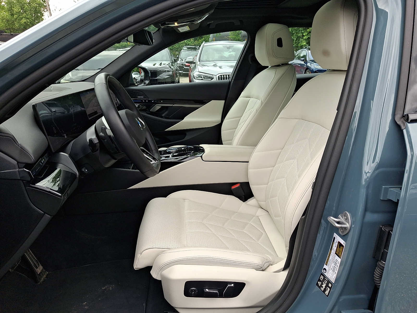 Used 2026 BMW 530i xDrive w/ M Sport Package AWD/4WD image 10