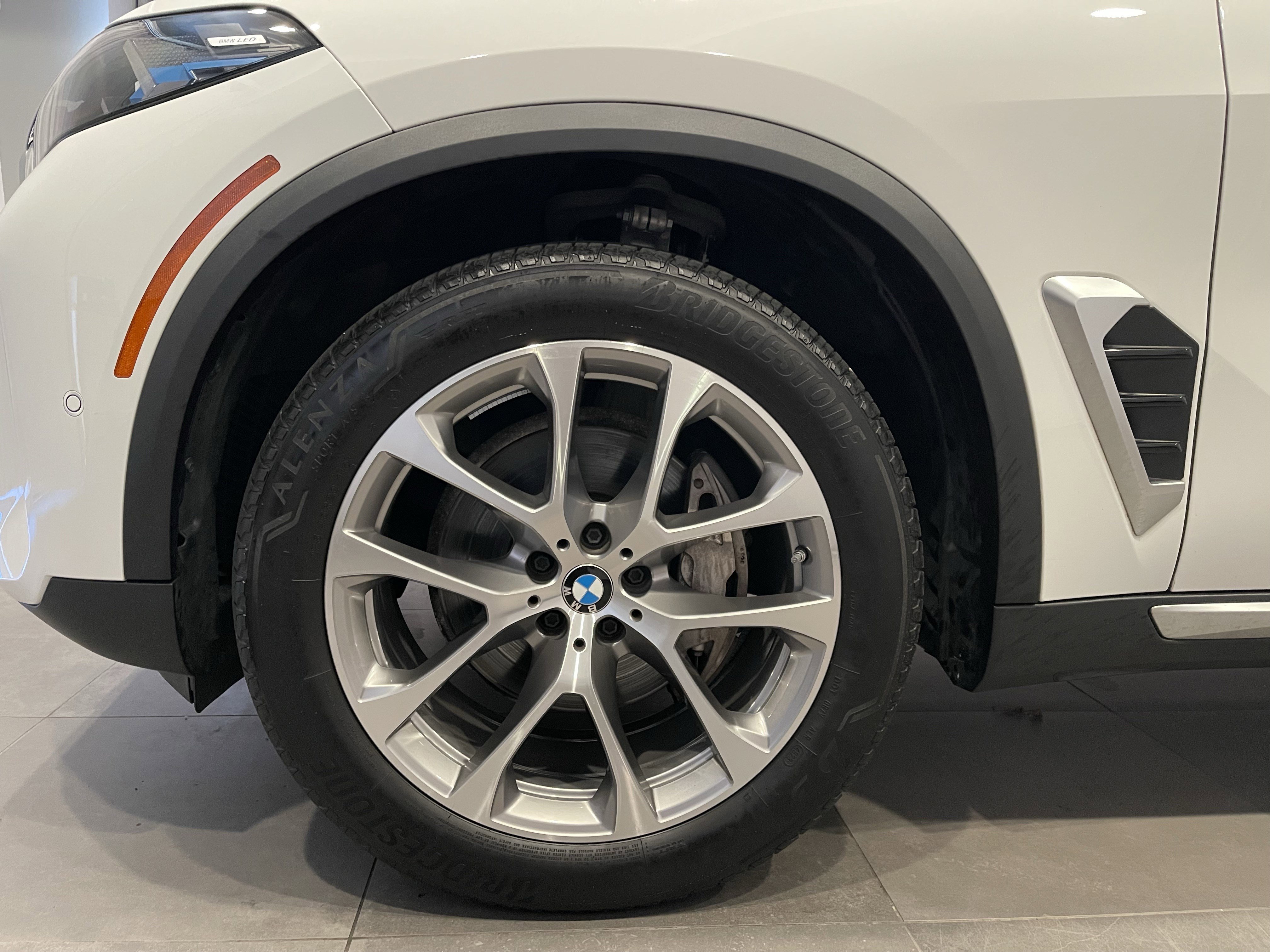 Certified 2024 BMW X5 xDrive40i w/ Premium Package AWD/4WD image 7
