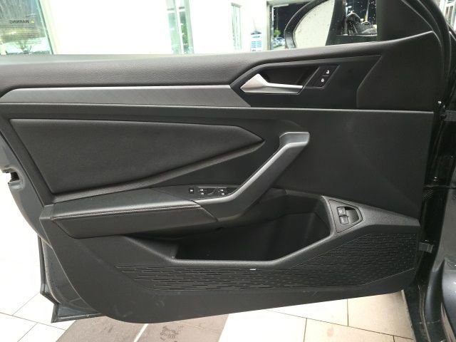 Used 2024 Volkswagen Jetta SE image 13