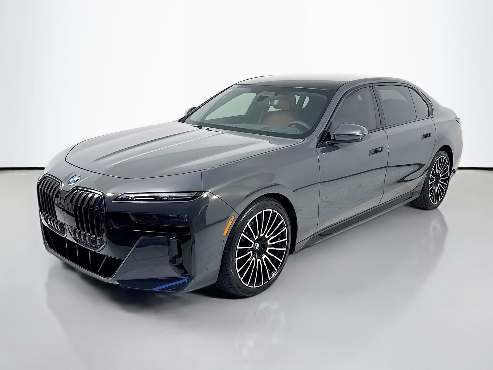Used 2026 BMW 760i xDrive AWD/4WD image 3