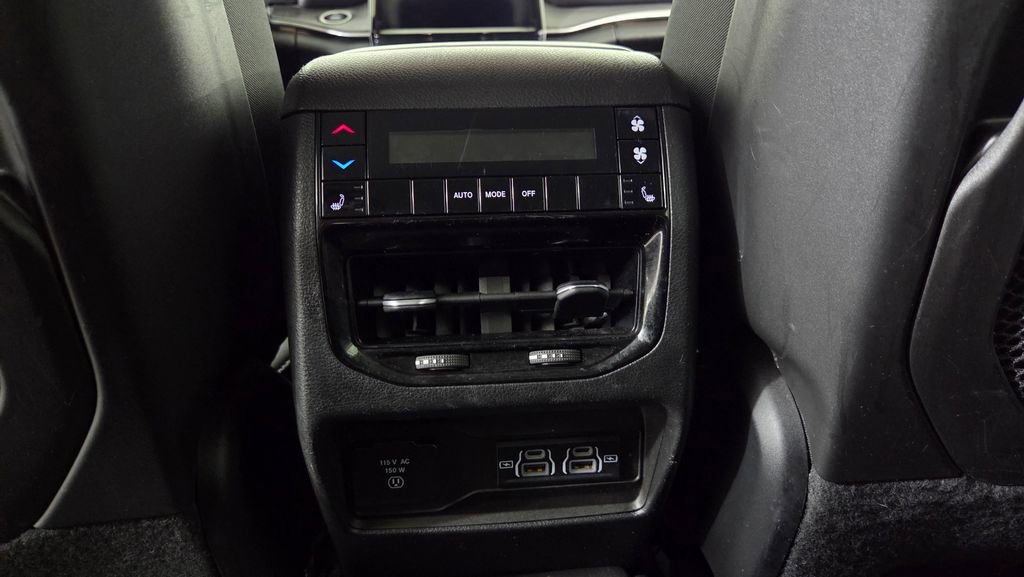 Used 2023 Jeep Grand Cherokee L Limited w/ Black Appearance Package AWD/4WD image 35