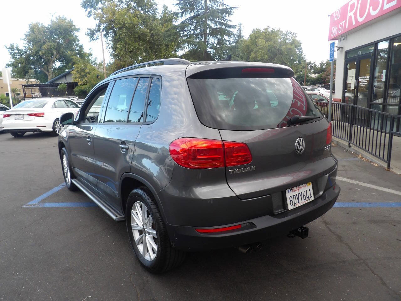 Used 2015 Volkswagen Tiguan SE image 3