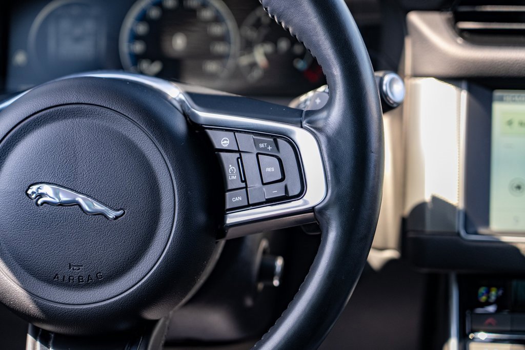 Used 2018 Jaguar XF Prestige image 19