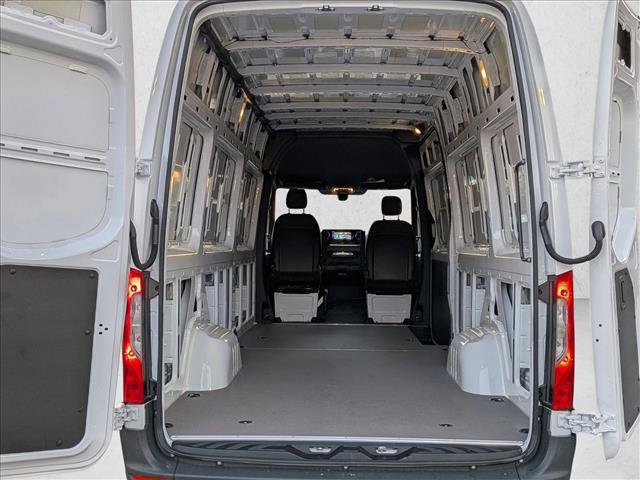 Used 2025 Mercedes-Benz Sprinter 2500 image 18
