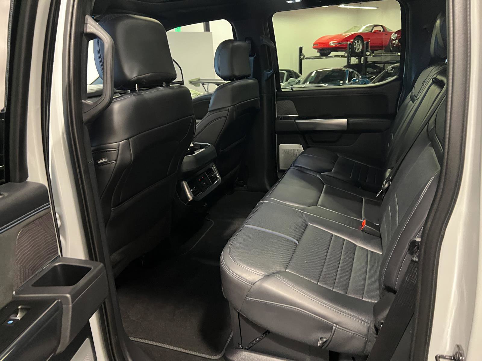 Used 2025 Ford F350 Platinum w/ FX4 Off-Road Package AWD/4WD image 28