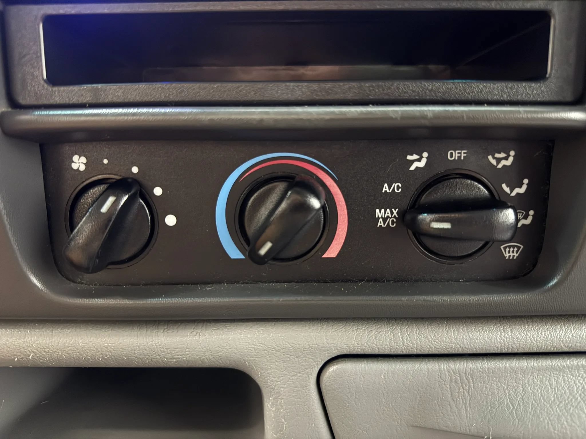 Used 2003 Ford Excursion XLT AWD/4WD image 24