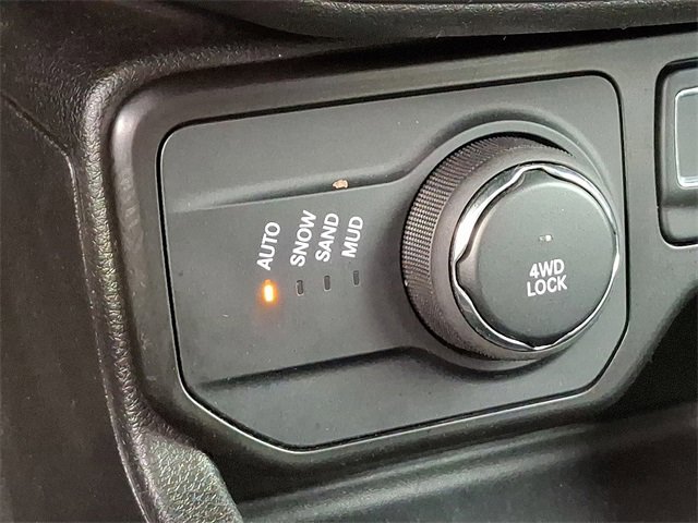 Used 2023 Jeep Renegade Latitude image 23