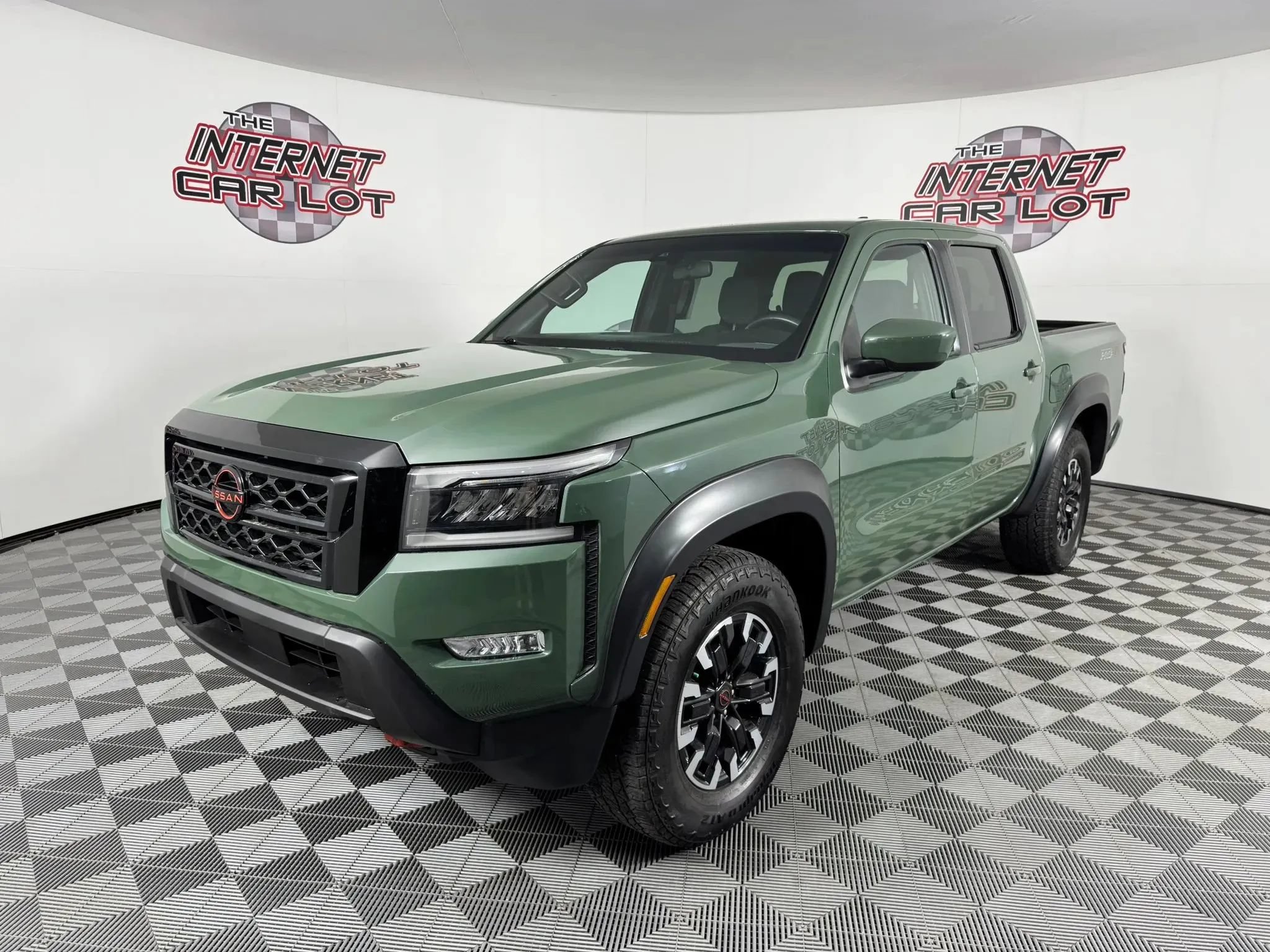 Used 2024 Nissan Frontier PRO-4X w/ Technology Package AWD/4WD image 3