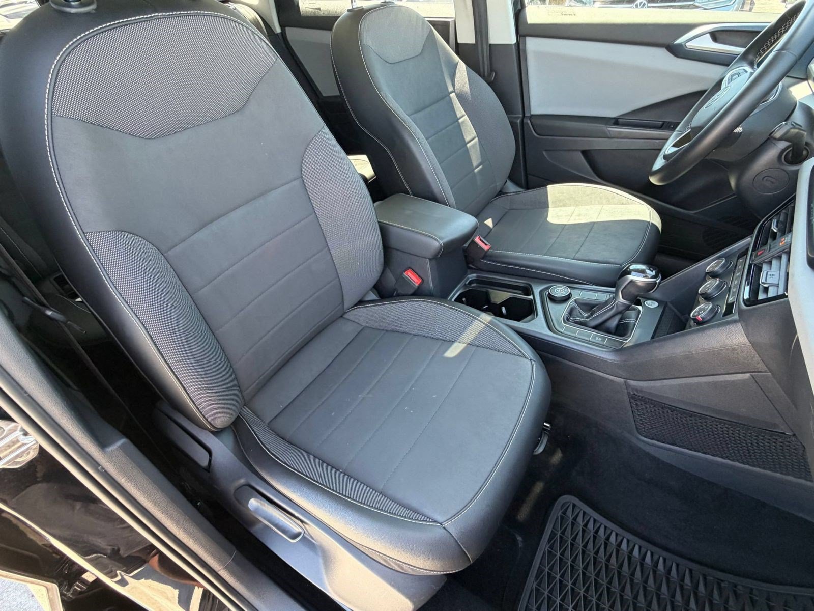 Certified 2022 Volkswagen Taos SE FWD image 24