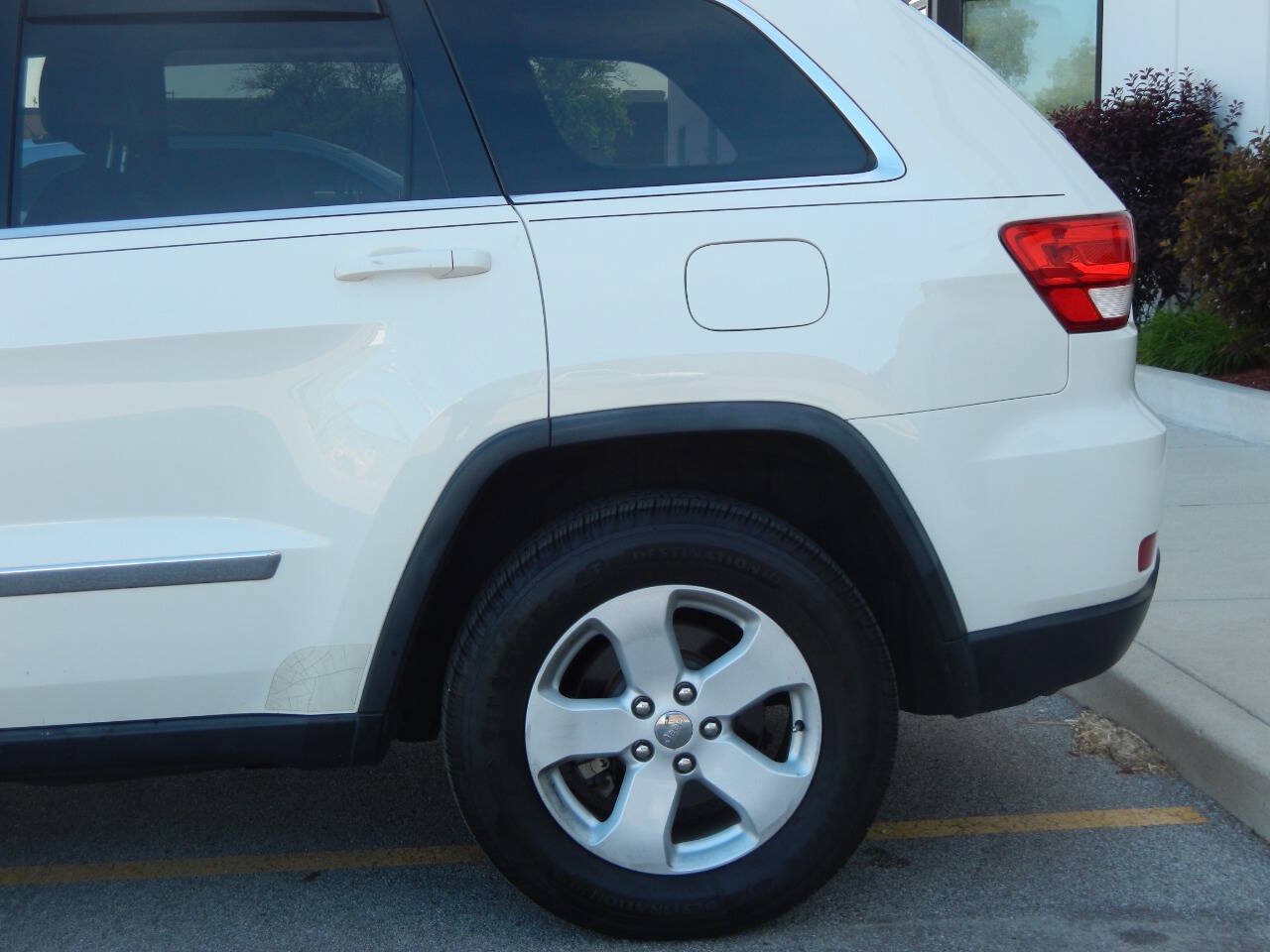 Used 2011 Jeep Grand Cherokee Laredo AWD/4WD image 13