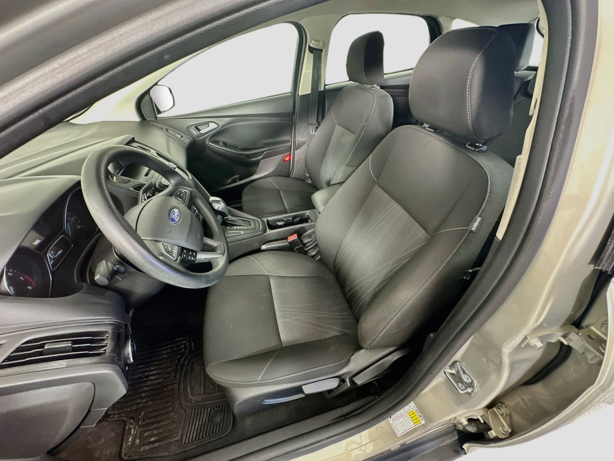 Used 2015 Ford Focus SE FWD image 13