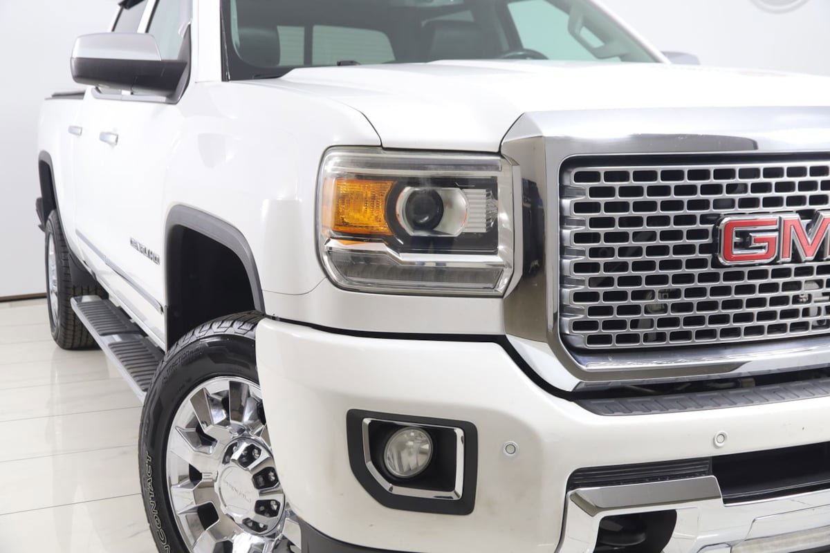 Used 2016 GMC Sierra 2500 Denali w/ Suspension Package, Off-Road AWD/4WD image 17