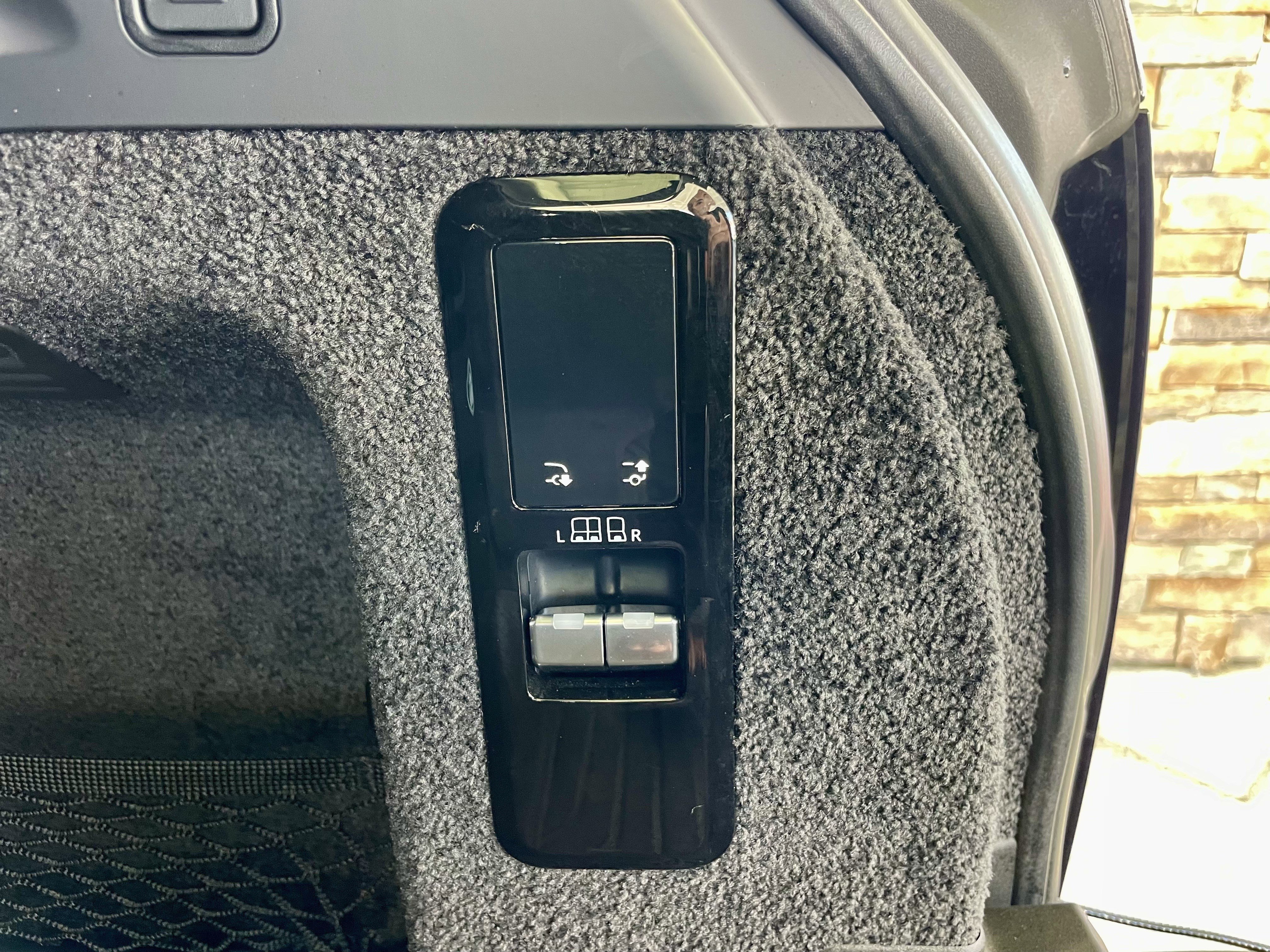 Certified 2023 Land Rover Range Rover SE image 37