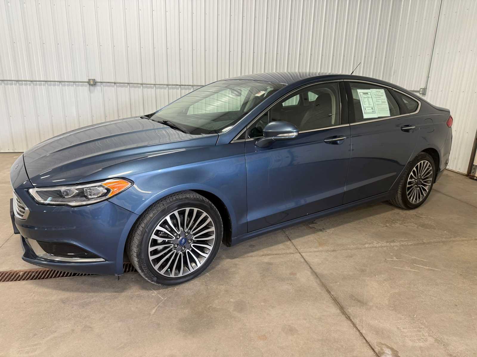 Used 2018 Ford Fusion SE w/ Fusion SE Technology Package FWD image 2