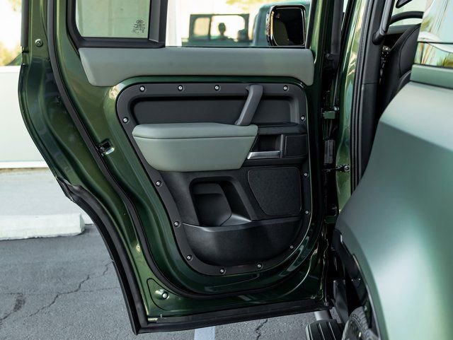 New 2026 Land Rover Defender 110 X-Dynamic SE image 20