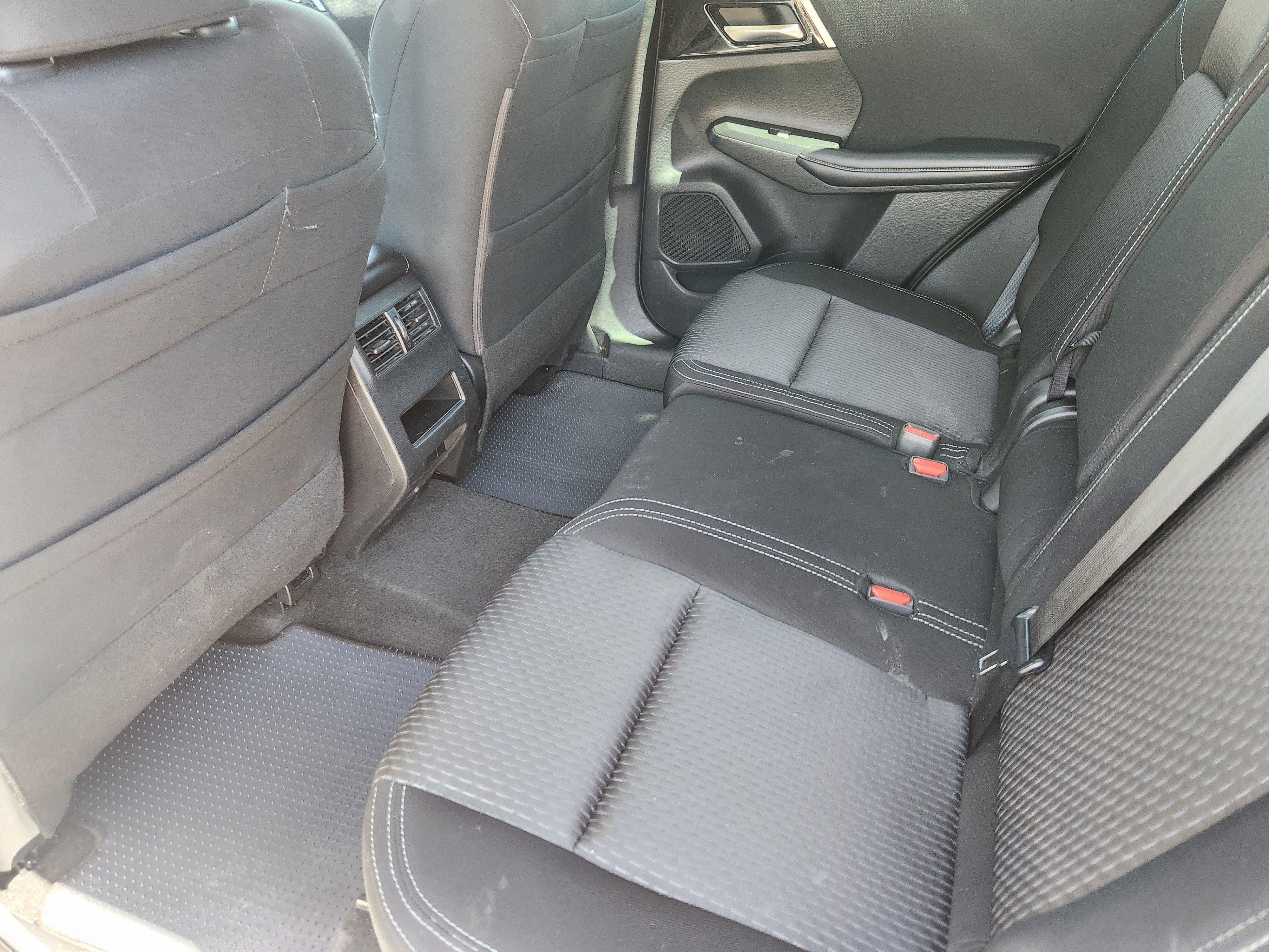 Used 2023 Mitsubishi Outlander ES FWD image 18