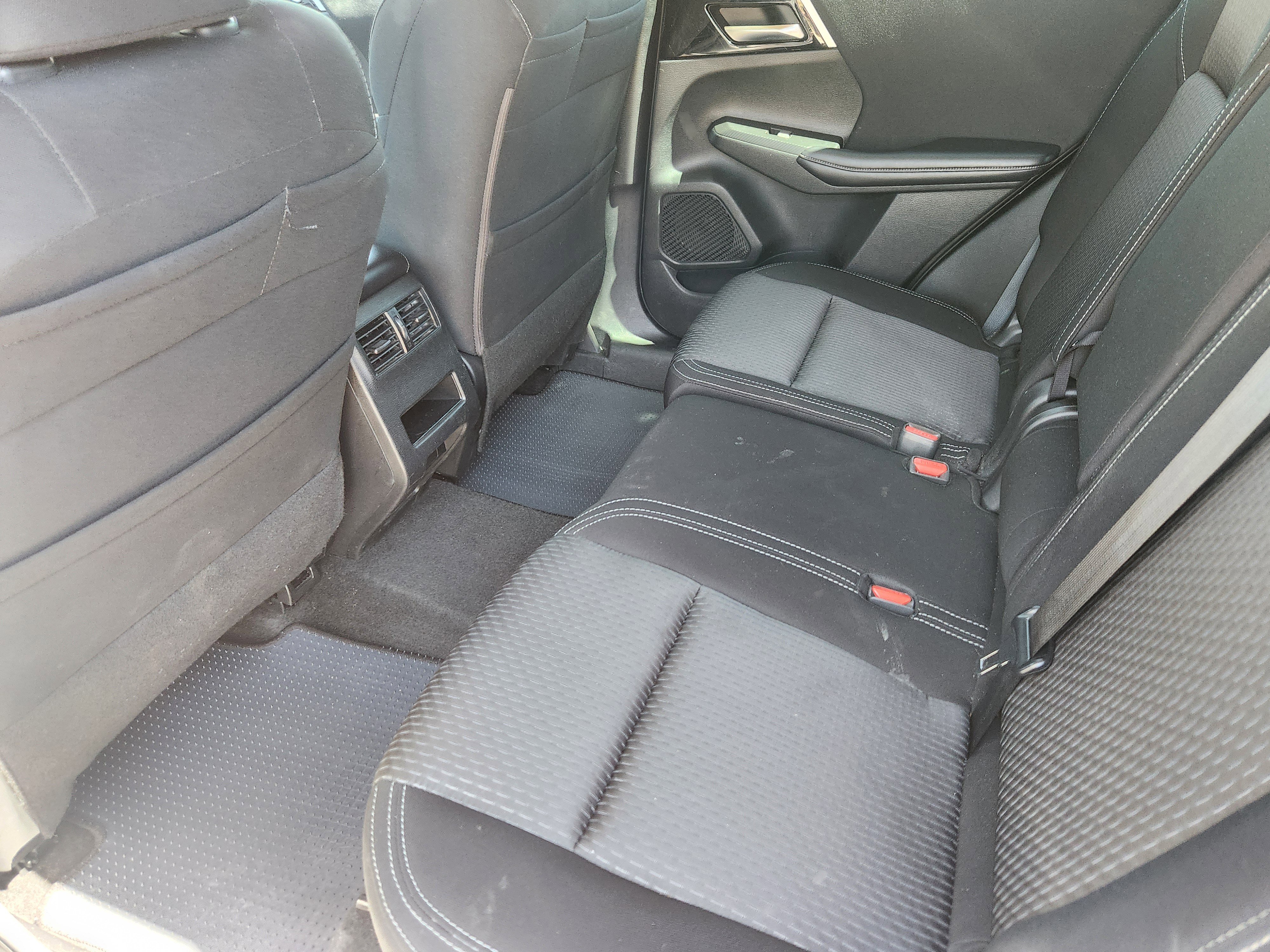 Used 2023 Mitsubishi Outlander ES FWD image 18