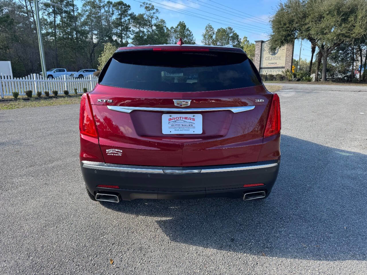 Used 2017 Cadillac XT5 Luxury w/ Driver Awareness Package image 34
