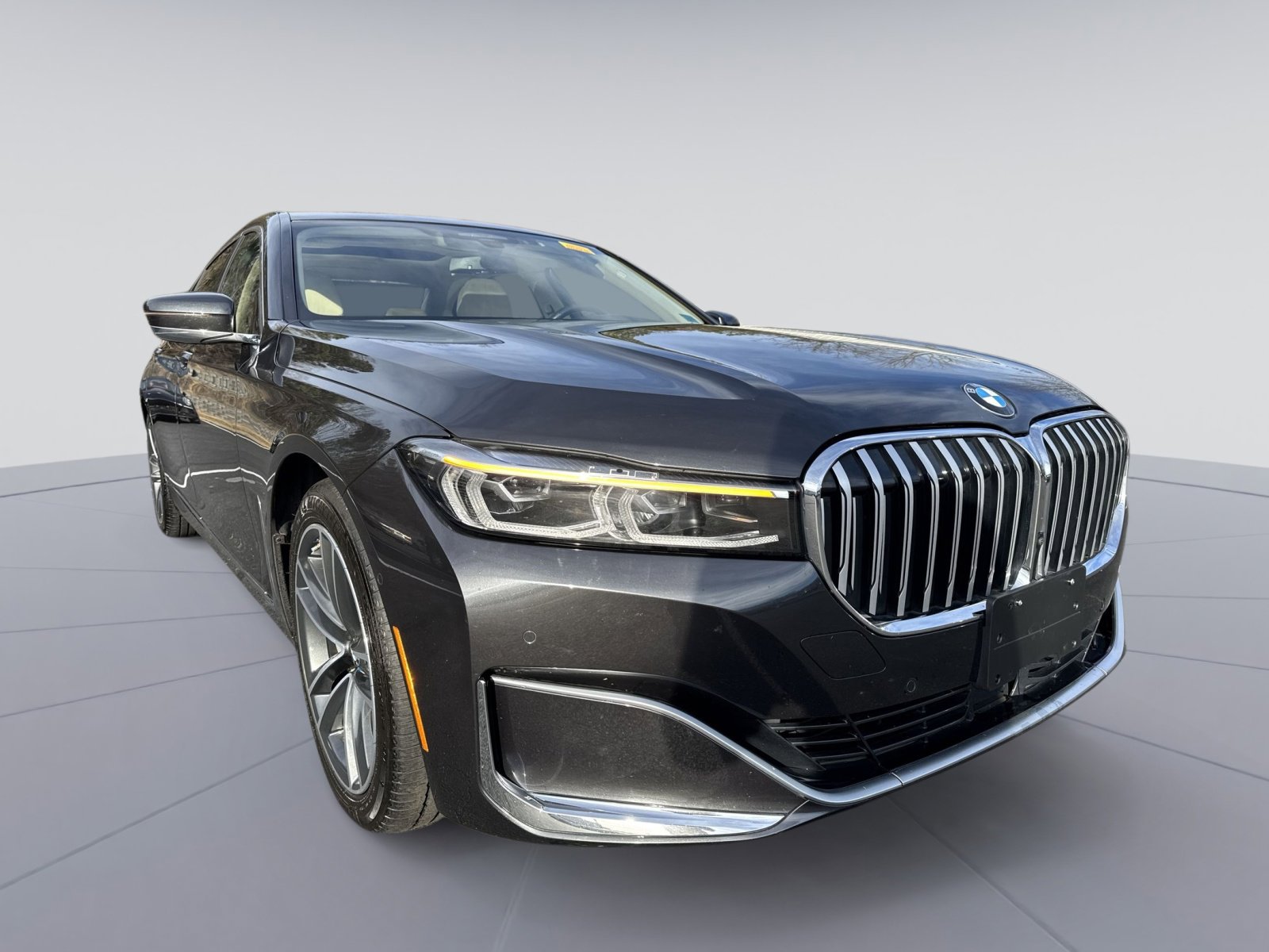 Used 2020 BMW 750i xDrive w/ Autobahn Package image 3