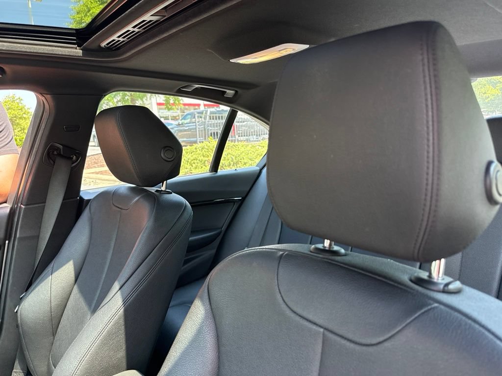 Used 2018 BMW 330i xDrive Sedan AWD/4WD image 8