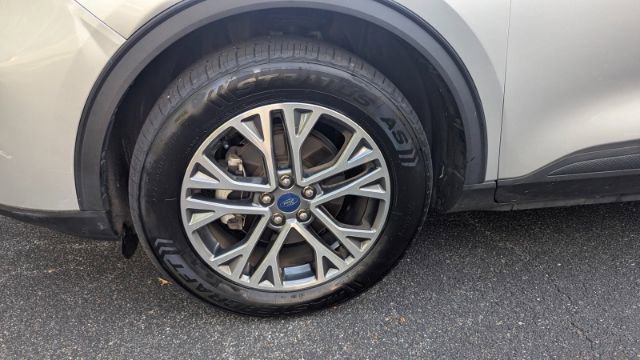 Used 2020 Ford Escape SEL image 9