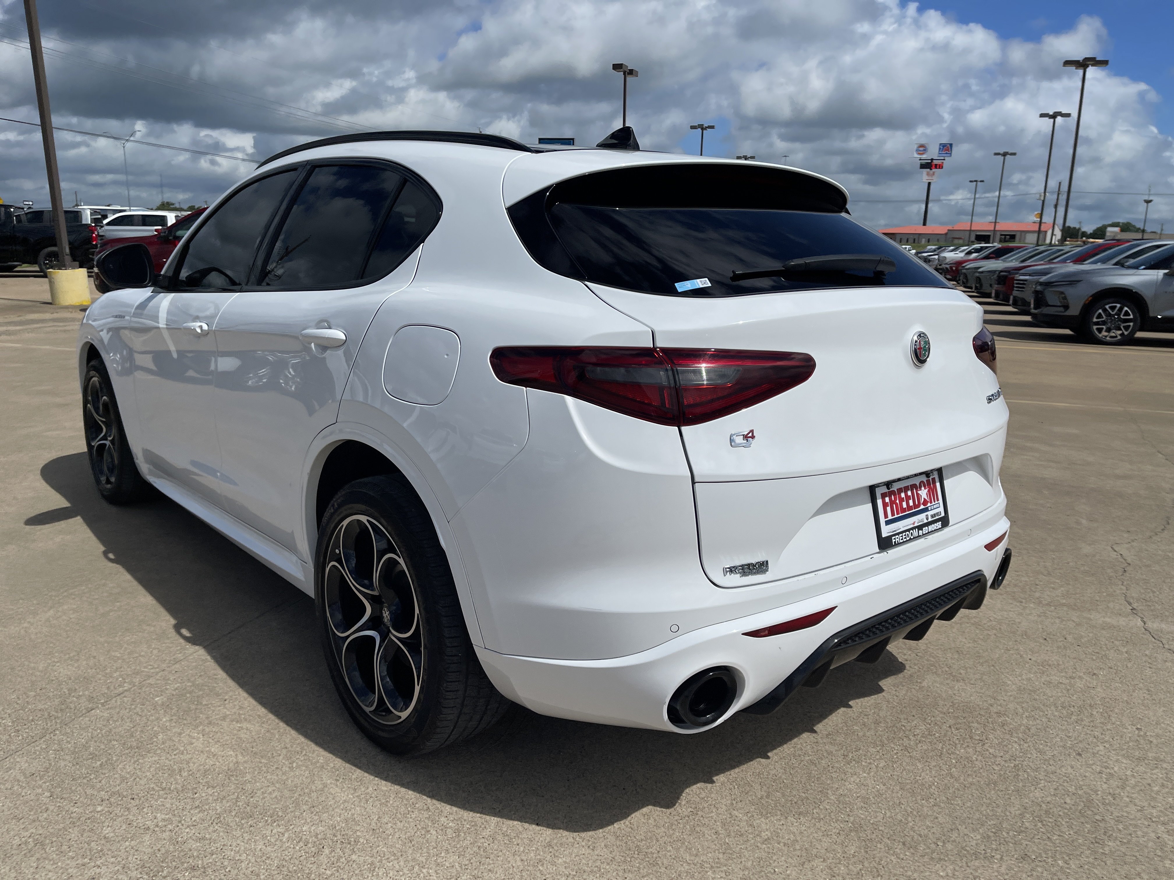 Used 2022 Alfa Romeo Stelvio Veloce AWD/4WD image 6