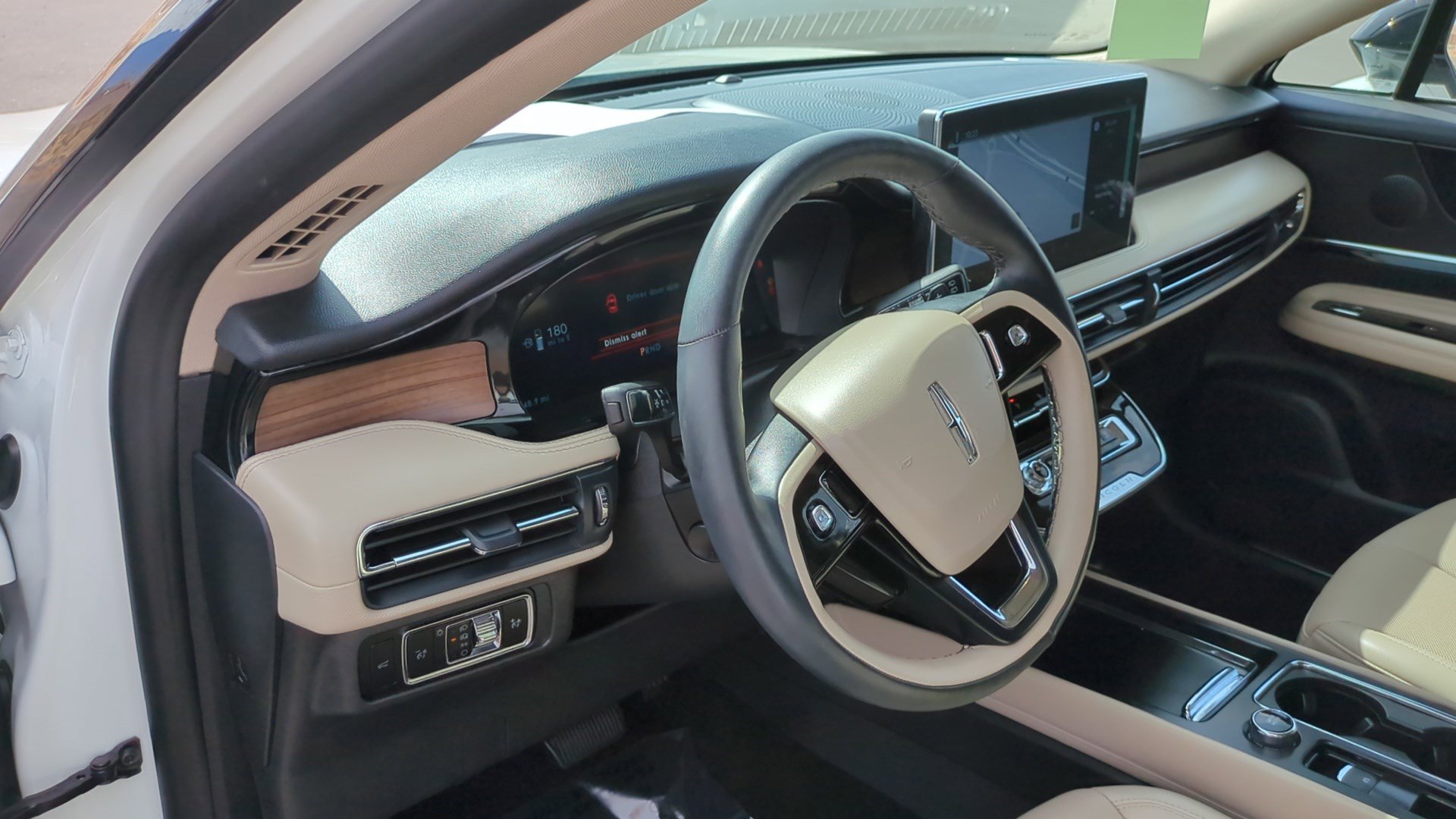 Used 2025 Lincoln Corsair Reserve image 13