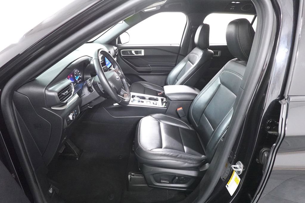 Certified 2020 Ford Explorer XLT w/ Equipment Group 202A image 10