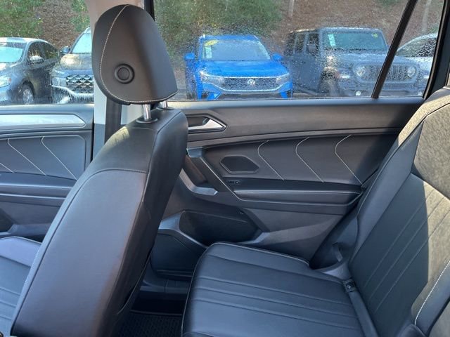Used 2022 Volkswagen Tiguan SE w/ Panoramic Sunroof Package image 15