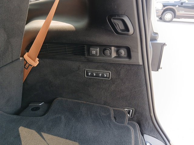 Used 2024 Jeep Grand Wagoneer Series III w/ Rear Seat Video Group 1 AWD/4WD image 12